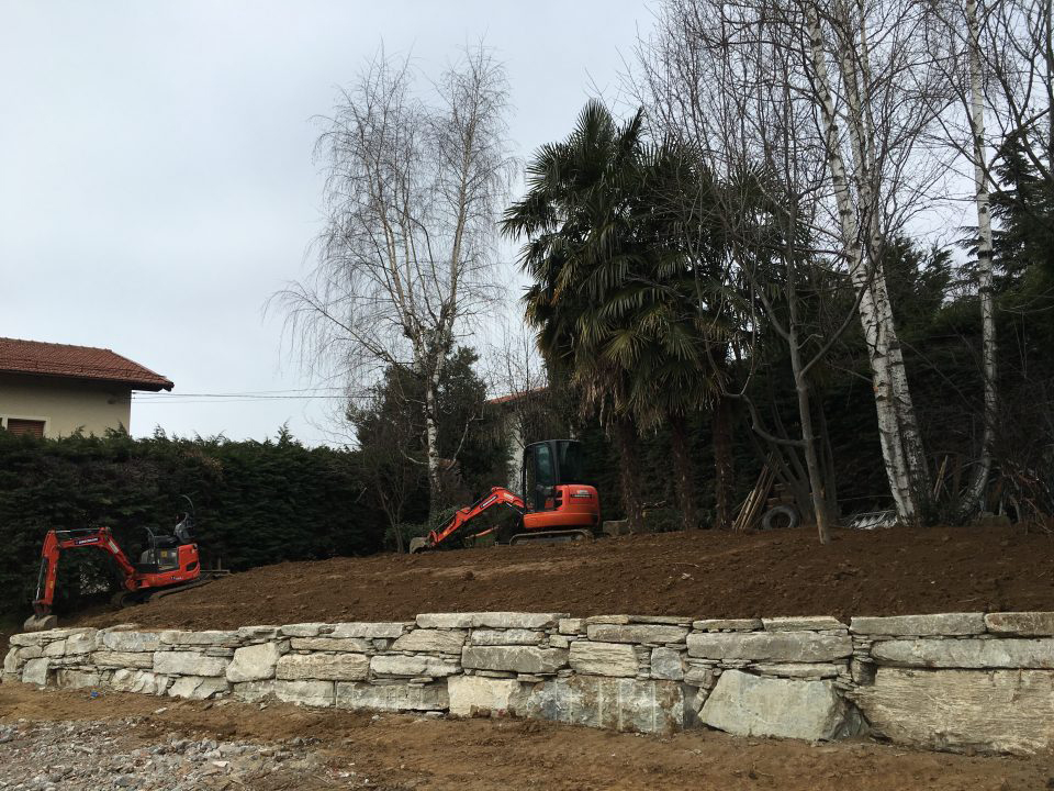 Realizzazione piazzale e scogliera in pietra di Luserna