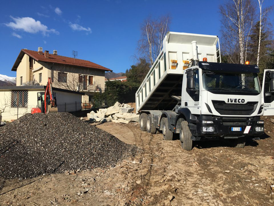 Realizzazione piazzale e scogliera in pietra di Luserna
